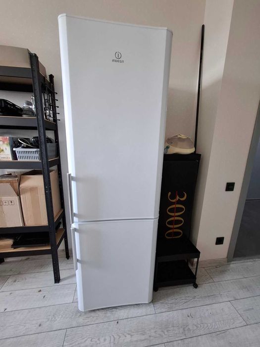 Двокамерний холодильник Indesit BIAA18H: 7 050 грн. - Холодильники