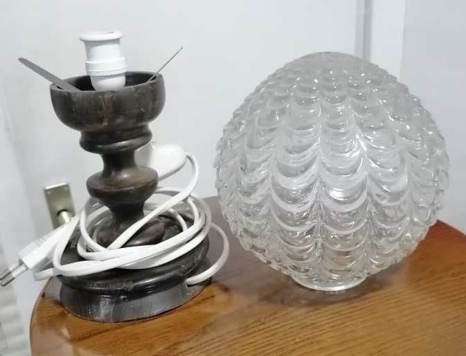 Candeeiro de mesa com base em madeira, antigo