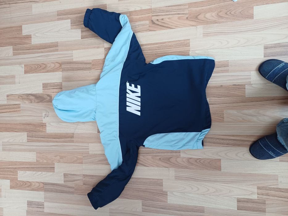 Куртка нова Nike універсал