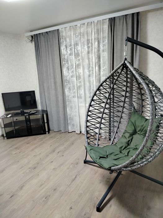 Квартира однокімнатна, подобово. Світло є!