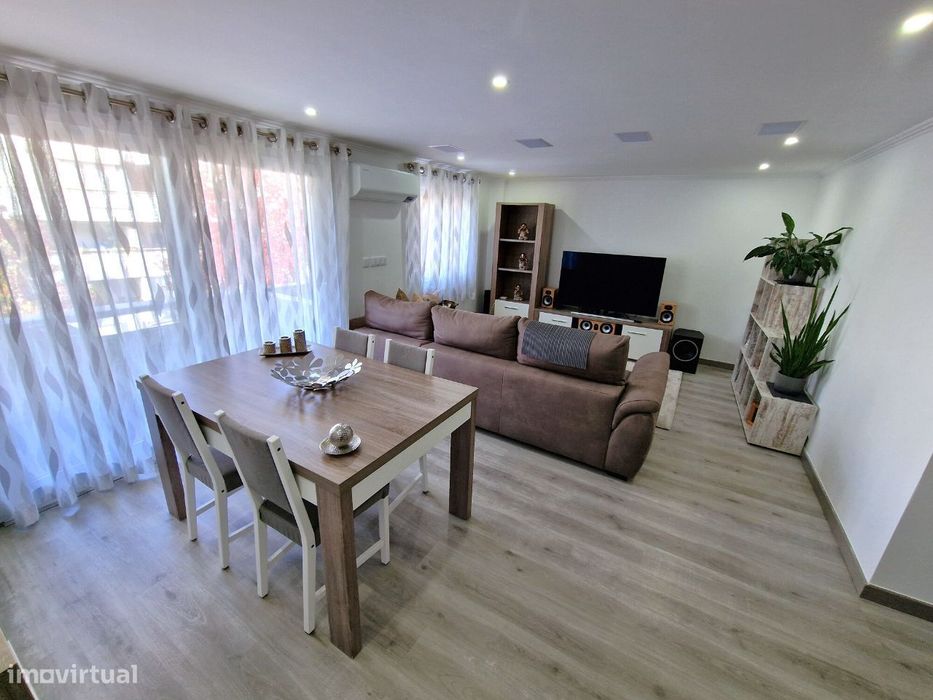 Apartamento T3 totalmente remodelado para T2 na Costa de Caparica