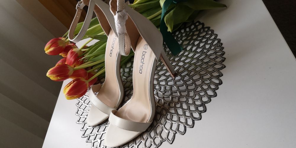 Nowe sandały białe roz 39 boohoo