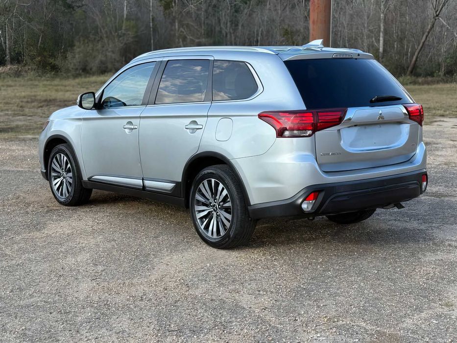 Mitsubishi Outlander      2020