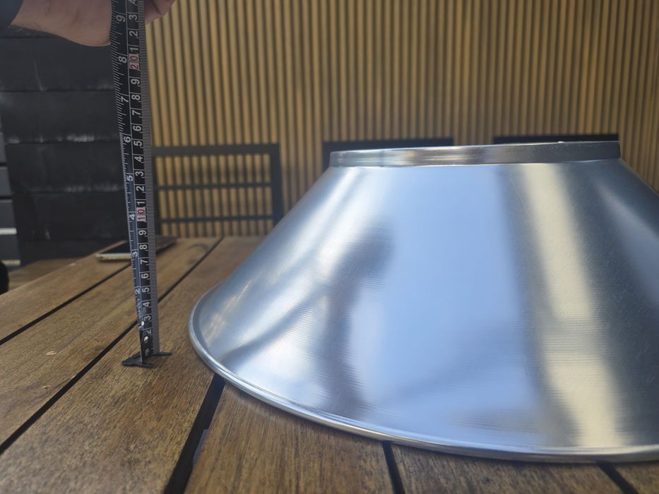 Aluminiowy odbłyśnik lampy, klosz, halogen, lampa. Średnica 50cm.