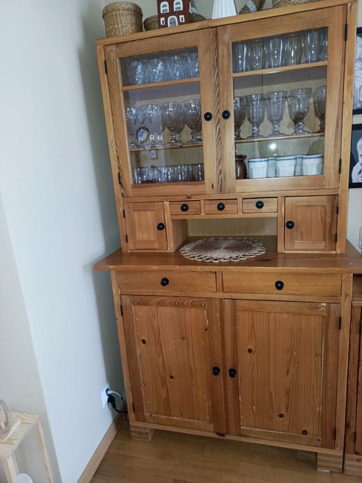 Kredens sosnowy odnowiony