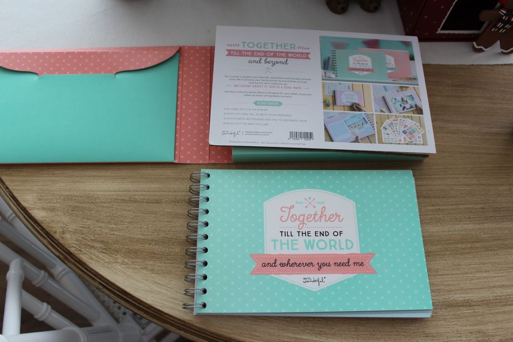 Álbum/livro colagens Together till the end of the world Mr Wonderful