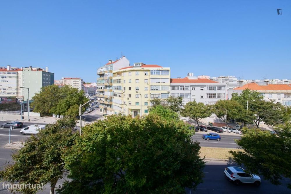 Quarto - localizado em Roma-Areeiro Lisbon