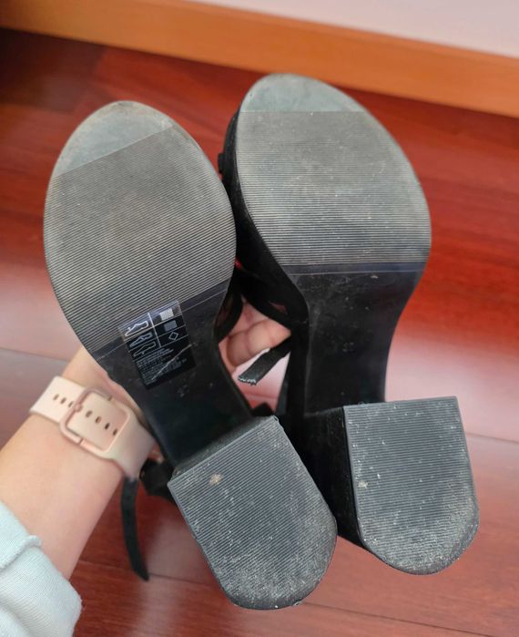 Sandálias pretas de salto alto H&M, tamanho 37