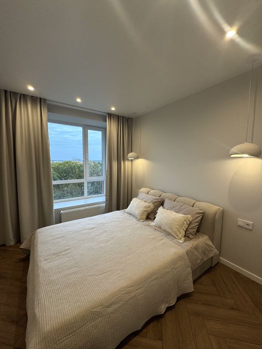 Центр міста! Дизайнерська видова євро2к з максимальною комплектацією