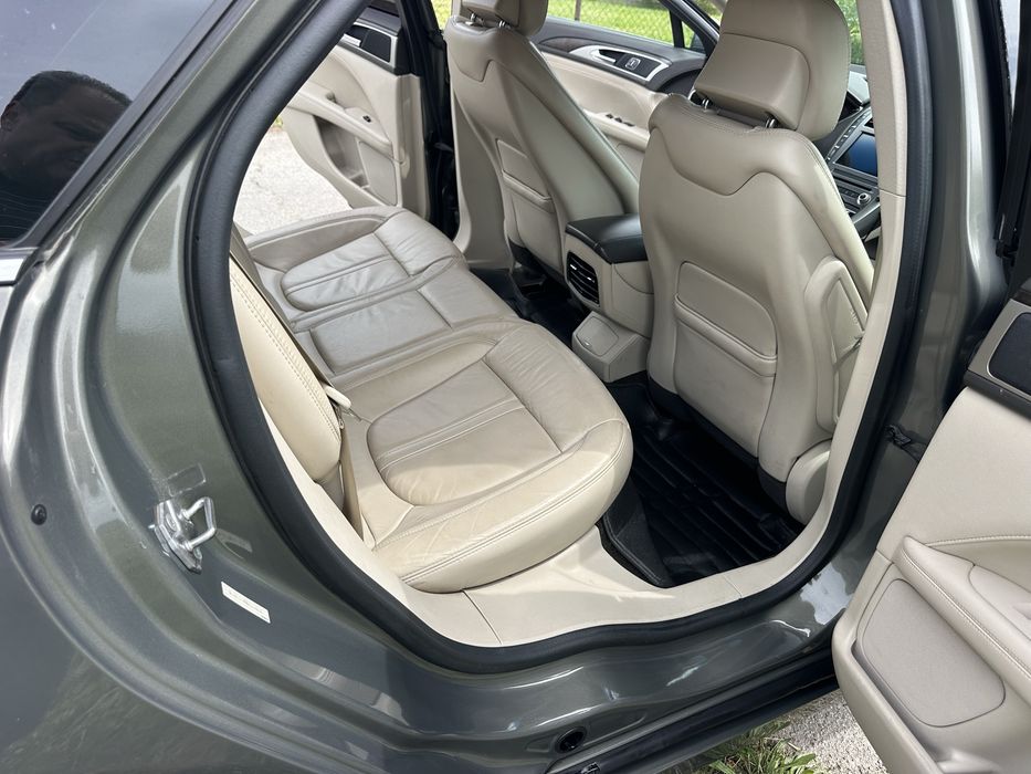 Lincoln MKZ 2.0 EcoBoost - 12 тис. долл.