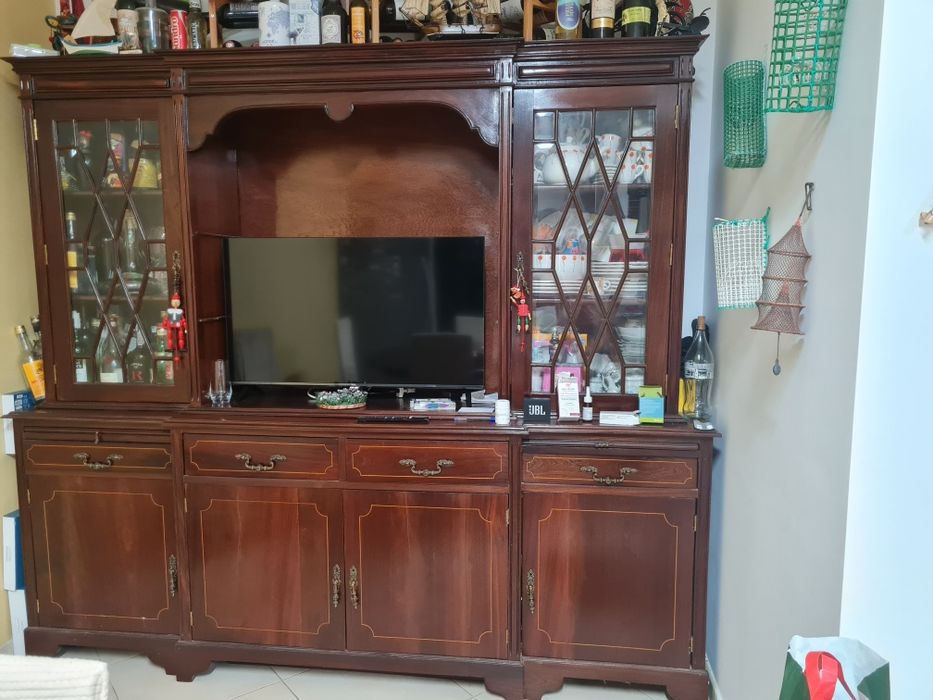 Móveis antigos de madeira