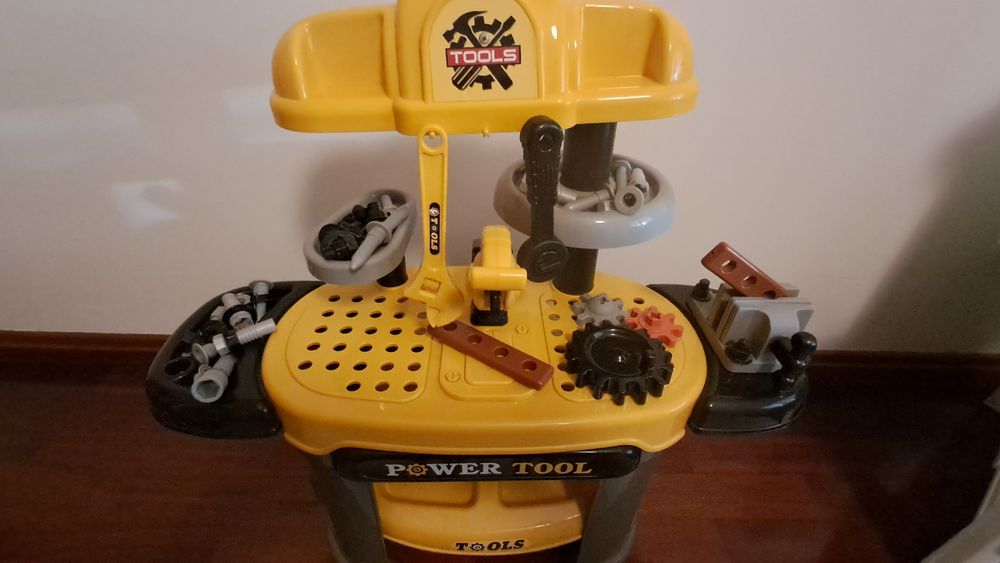 workbench with tool box64584650285954121