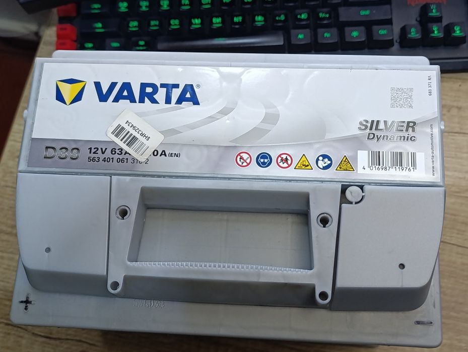 Автомобільний акумулятор Varta Silver Dynamic 63А (+/-) D39 (610EN) (5