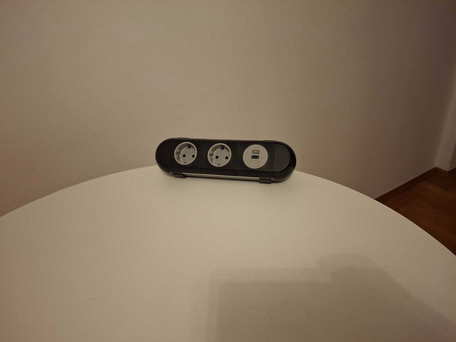 Listwa zasilająca nabiurkowa 240V Mediaport USB C