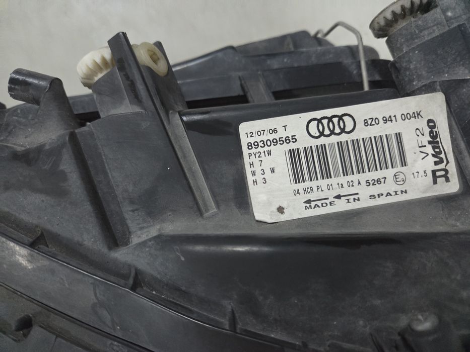 FAROL DIREITO AUDI A2 8Z em excelente estado 
Código: 
Ref. Fábrica: