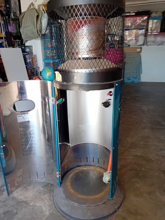 Aquecedor exterior a gás a trabalhar perfeitamente