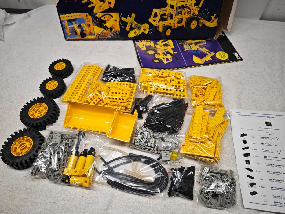 Lego Technic 8862 "Backhoe"; 1989; [87]