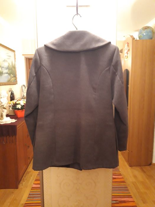 Женское демисезонное  пальто .