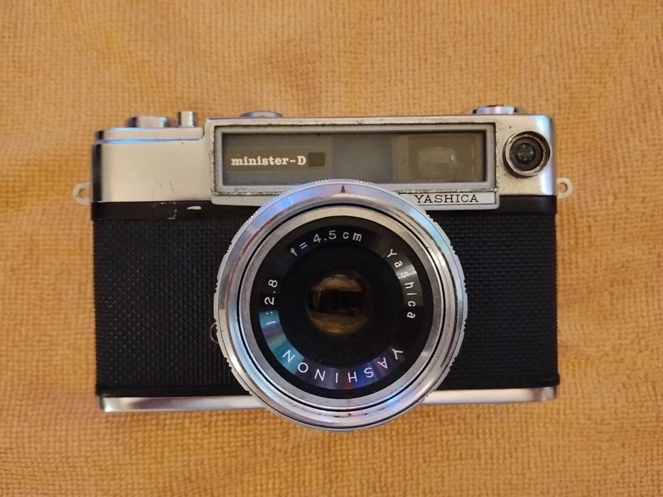 Máquina Fotográfica Yashica Minister-D