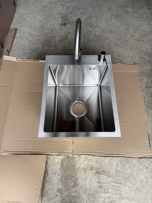 Мийки з нержавіючої сталі різних розмірів Lidz Valeso Ventolux