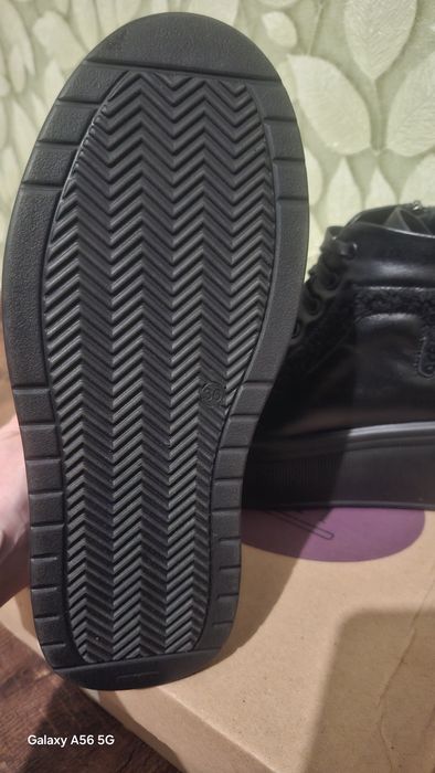 Шкіряне взуття жіноче зимове