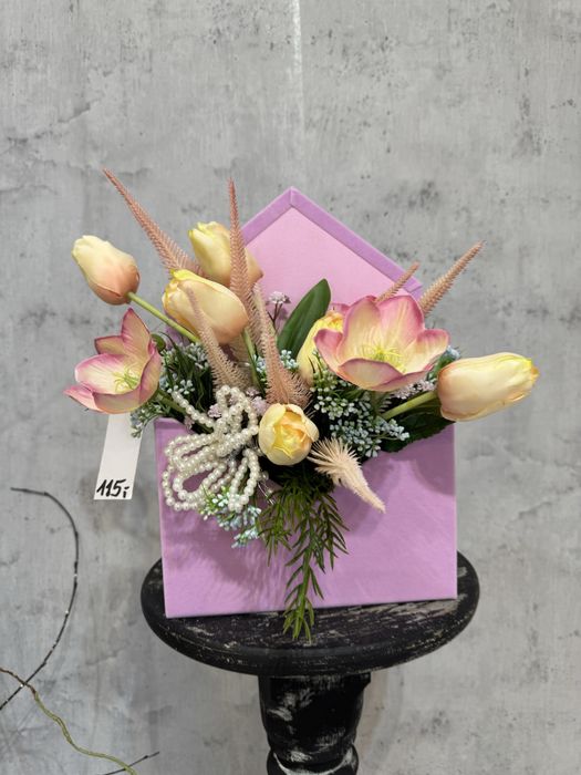 Wiosenny flowerbox w welurowej kopercie.