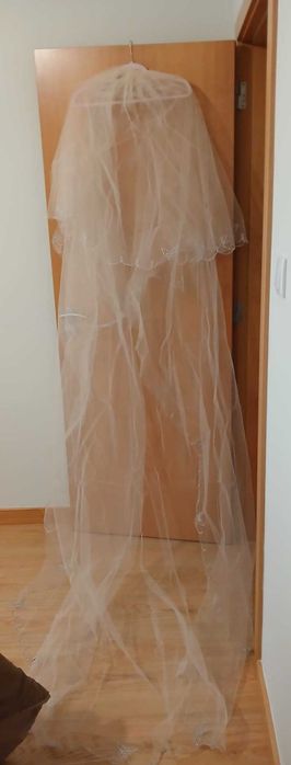 Vestido de Noiva Completo com Véu – Excelente Estado
