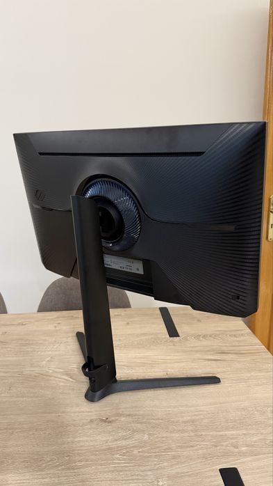 Samsung Odyssey G4 G40B 27”, 240Hz (painel danificado)