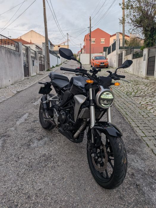 Honda CB300R como nova