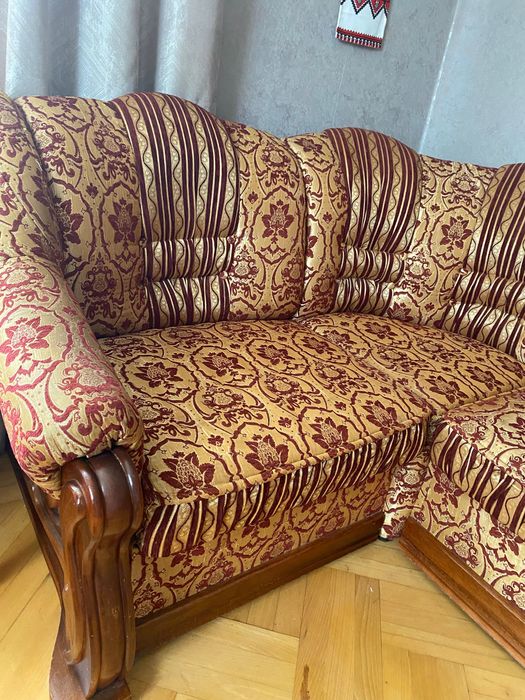 Диван у вітальню