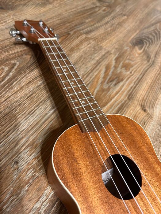 Ukulele z pokrowcem