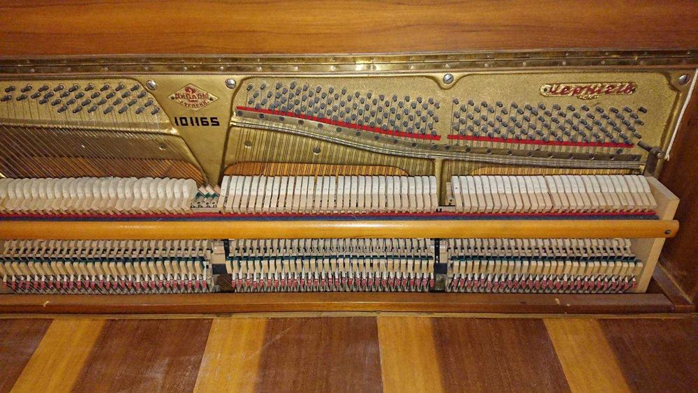 Піаніно "Україна" безкоштовно