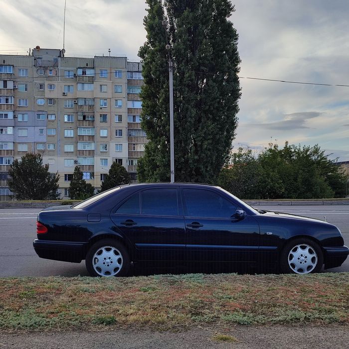 Mercedes Benz 210
