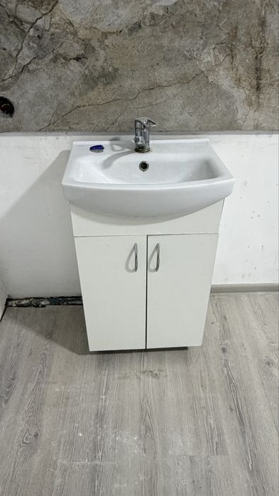 Умивальник, тумба, змішувач, сифон