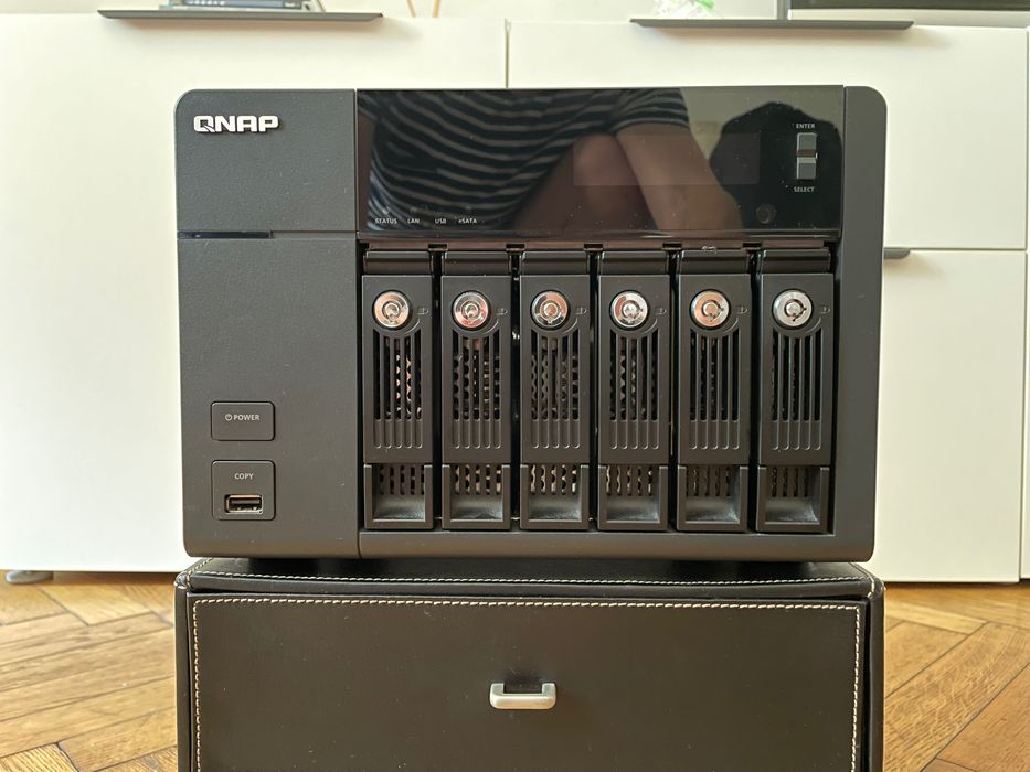 QNAP TS-669 PRO 6-kieszeniowy NAS – stan JAK NOWY + 6 dysków WD