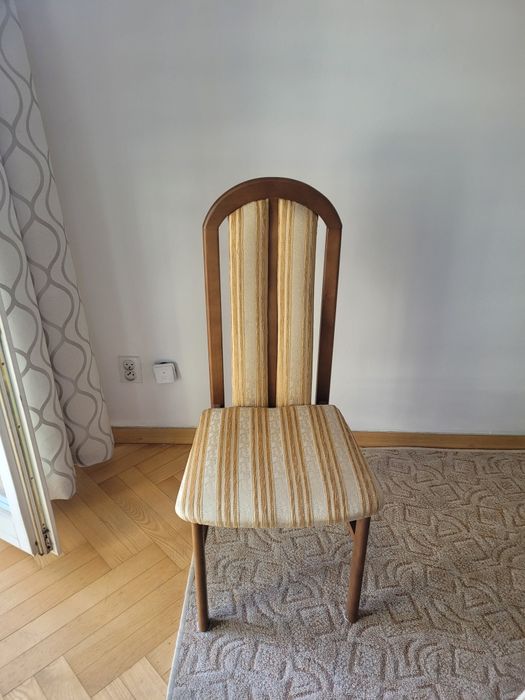 Sześć drewnianych, dębowych  krzeseł