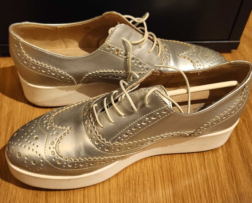 Elegante e em bom estado.