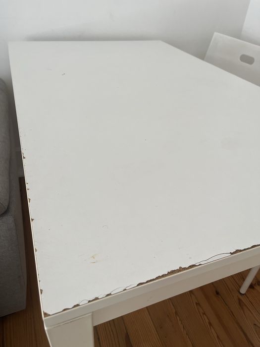 Mesa com 4 cadeiras