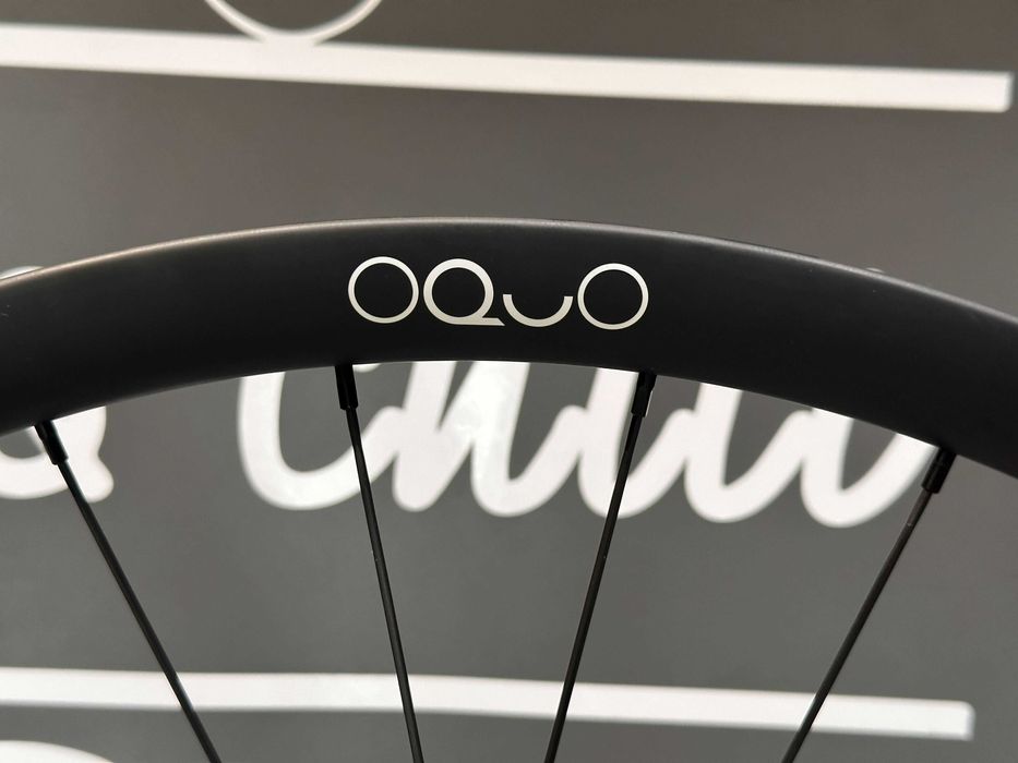 Zestaw karbonowych kół gravelowych OQUO rc25 team