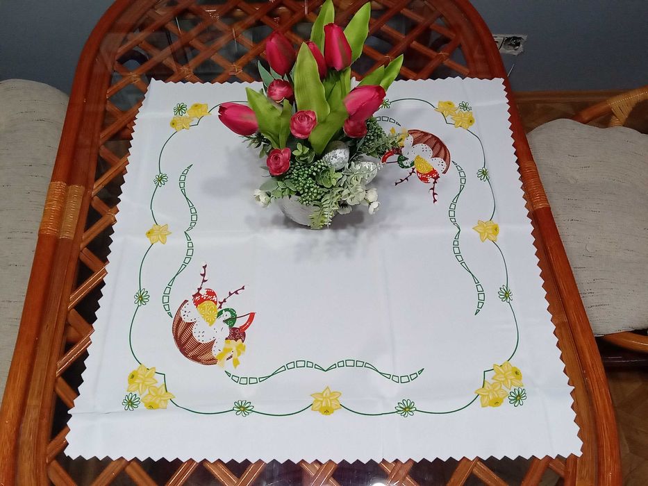 Nowy obrusek  75x75 Wielkanocny