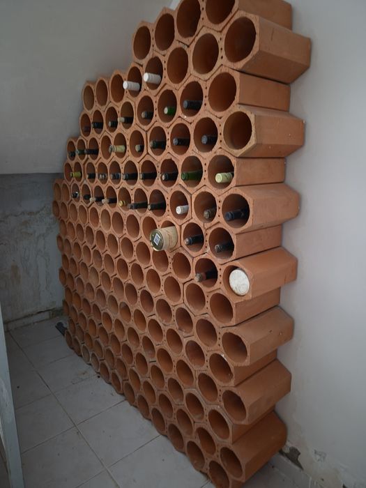 Lote de Garrafeiras em Barro Vermelho (Aprox. 115 a 120 unidades)