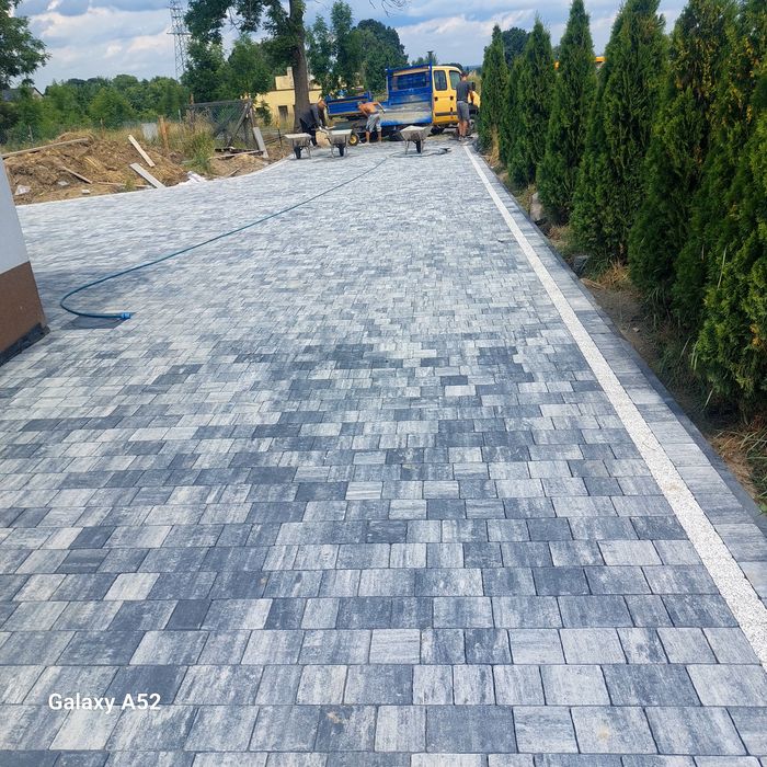 Ukladanie kostki brukowej