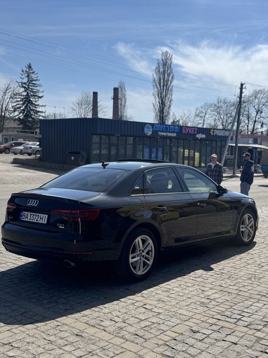 Продам Audi a4b9 2017