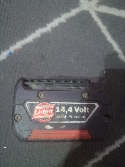 Продам акумулятор бош 2а 18в, 4а і 14.4в 3 а