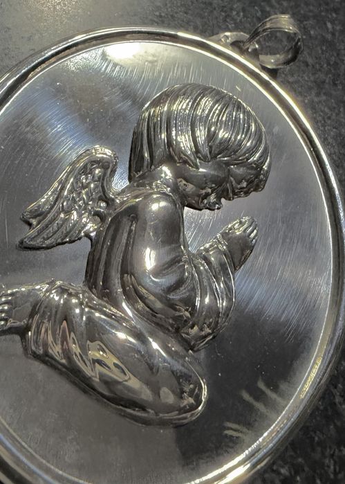 Medalha para berço oval em prata