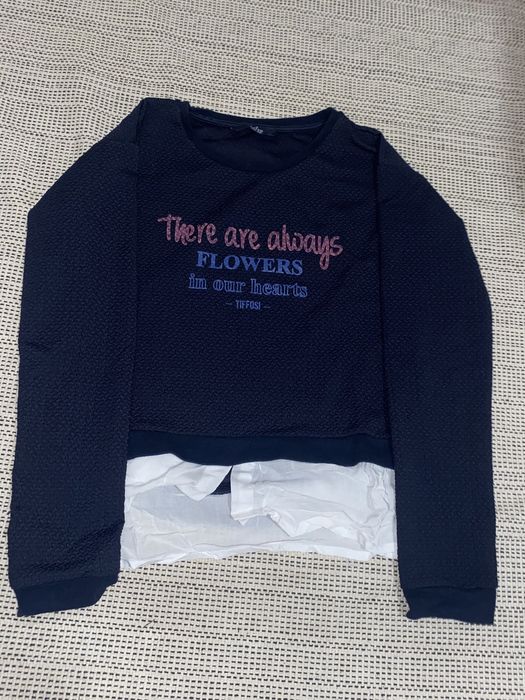 sweat azul escura “There are alvays FLOWERS im our hearts”