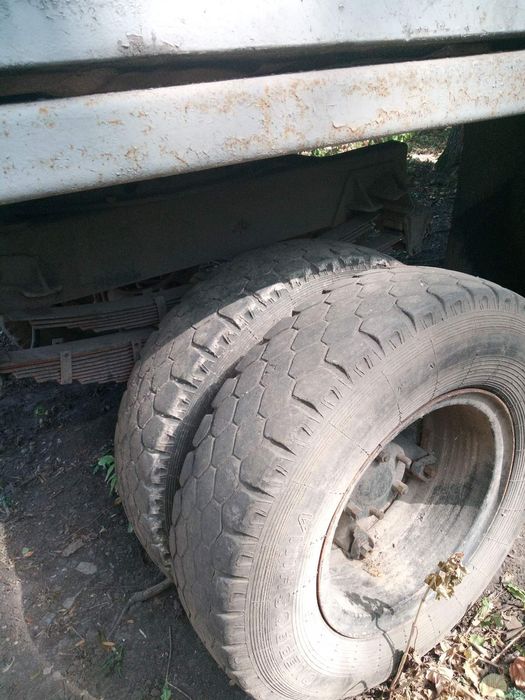 Вантажний причіп камаз.