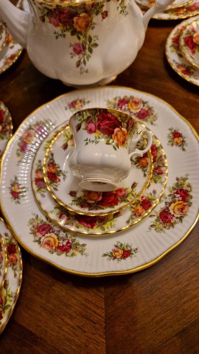 Roya Albert Old country roses