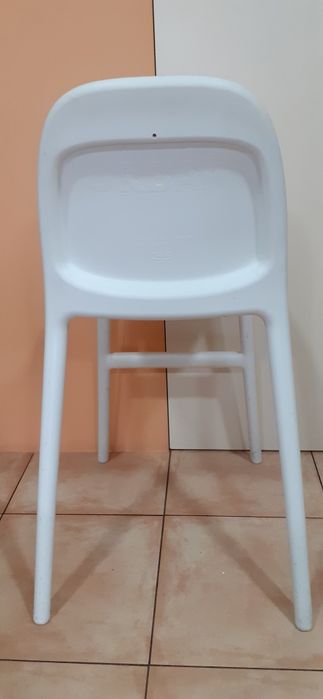 Vendo cadeira de mesa para bebê em muito bom estado como nova de marca