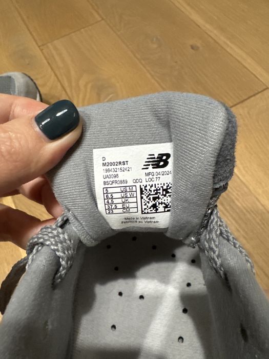 Жіночі кросівки new balance 2002R 37 1/2 EUR